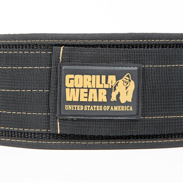 Gorilla Wear 4 Inch Nylon Belt Black/Gold – närbild av logotyp
