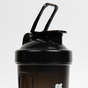 Gorilla Wear Shaker XXL Black 1000 ml – närbild av shakerlock och handtag
