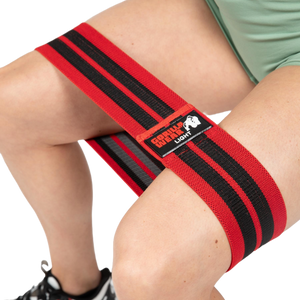 Gorilla Wear Glute Bands 3-Pack black/red/grey – närbild av motståndsband runt låren