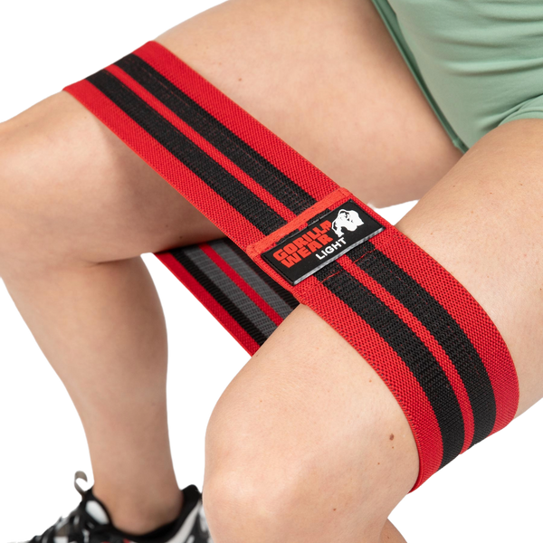 Gorilla Wear Glute Bands 3-Pack black/red/grey – närbild av motståndsband runt låren