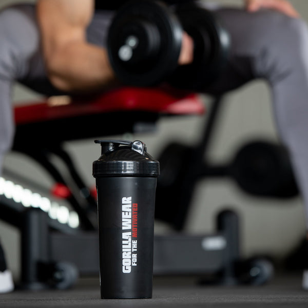 Gorilla Wear Shaker XXL Black 1000 ml – shaker i träningsmiljö