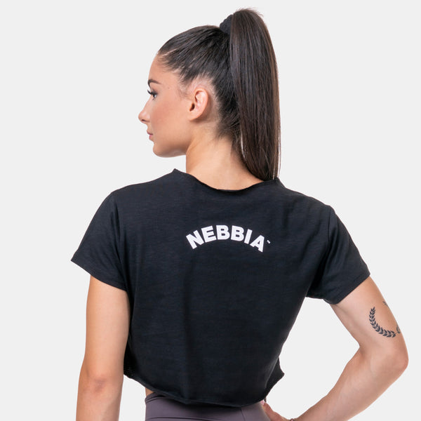NEBBIA Loose Sporty Crop Top Black – på modell bakifrån