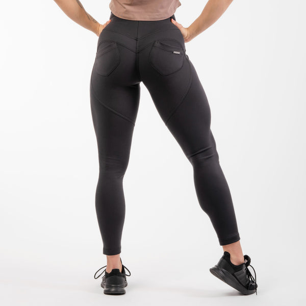 NEBBIA Bubble Butt Lifting Pants Black – leggings på modell bakifrån rakt