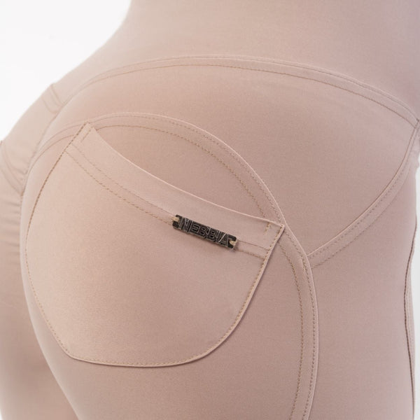 NEBBIA Bubble Butt Lifting Pants cream – närbild av bakficka