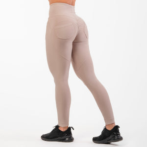NEBBIA Bubble Butt Lifting Pants cream – leggings på modell bakifrån