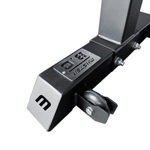Master Fitness Flat Bench Gold IV – närbild av bänkens bakre fot och transporthjul