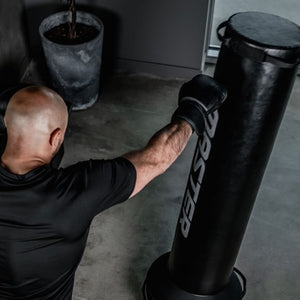 Master Fitness Fristående Fighting Bag – fristående boxningssäck i användning med slag