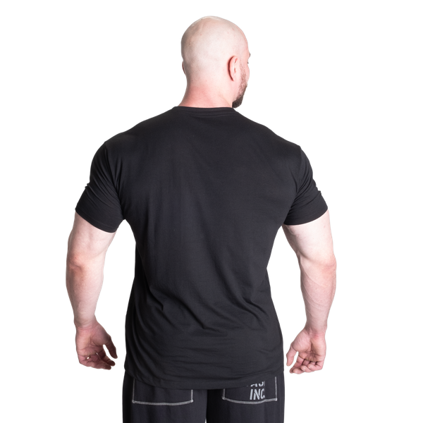 GASP Legacy Gym T-shirt Svart – på modell bakifrån