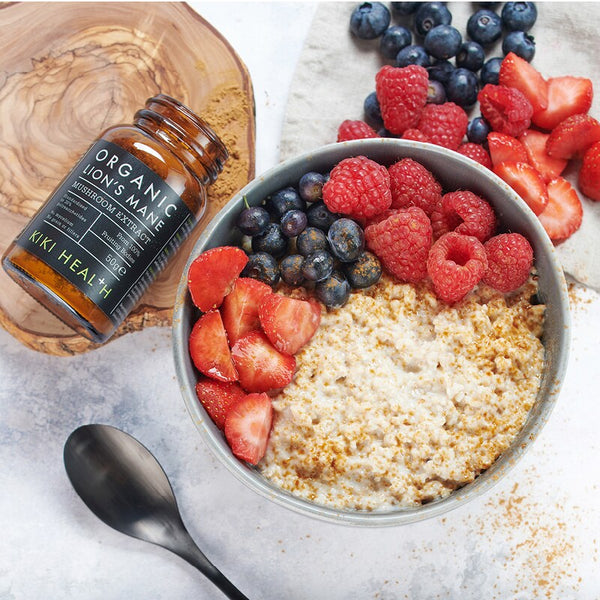 Kiki Health Organic Lion's Mane Extract Mushroom 60 kapslar – vid frukostskål med bär