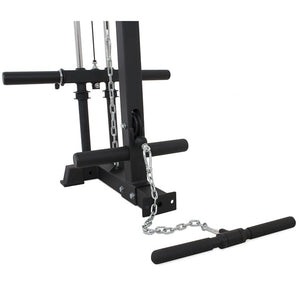 Master Fitness Lat-Row till XT5/XT6/XT8 – närbild av nedre kabeldrag och fotstöd